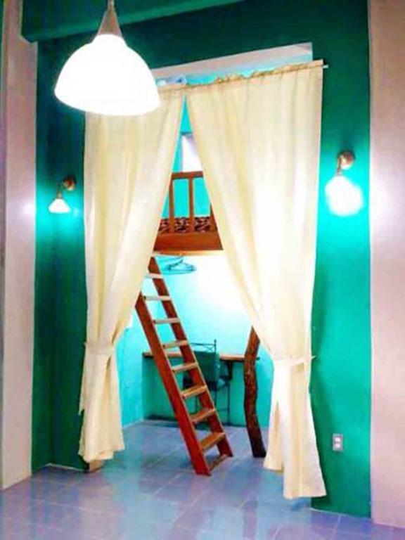 ホテル The Rabbit Hole Balabag 部屋 写真